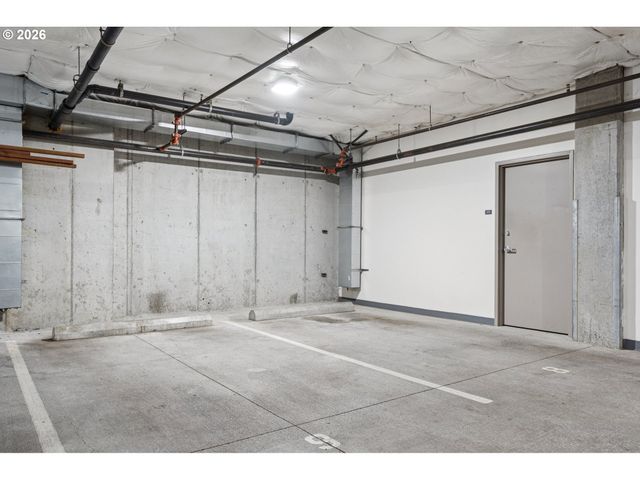 2538 Nw THURMAN St 202, Portland, OR 97210
