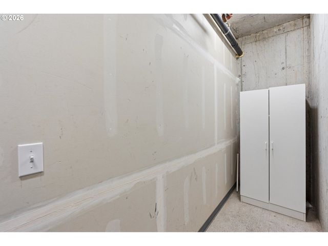 2538 Nw THURMAN St 202, Portland, OR 97210