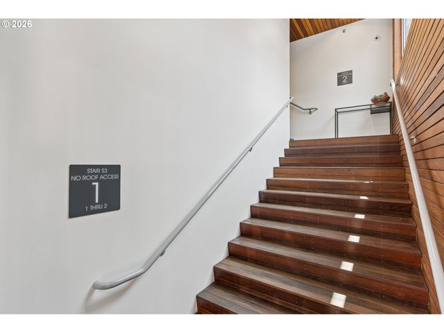 2538 Nw THURMAN St 202, Portland, OR 97210