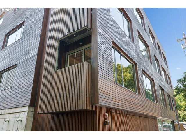 2538 Nw THURMAN St 202, Portland, OR 97210