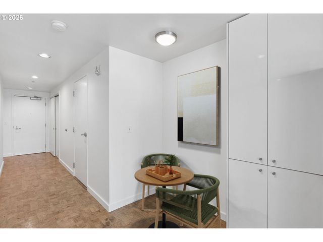 2538 Nw THURMAN St 202, Portland, OR 97210