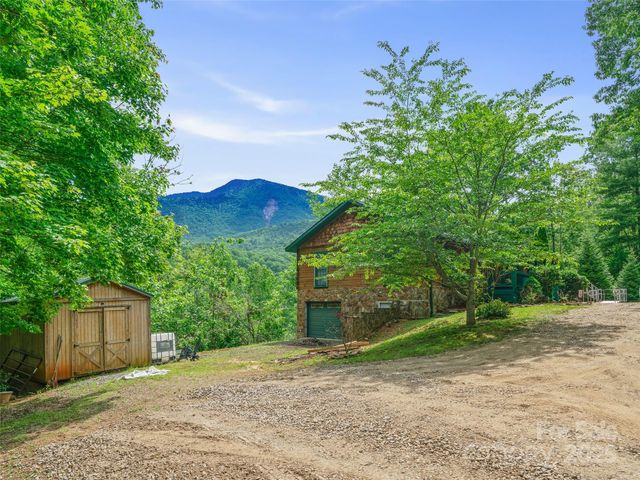 211 Cherry Hollow Road, Burnsville, NC 28714