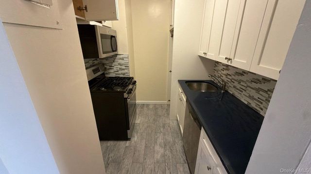 269-10 Grand Central Parkway 4U, Floral Park, NY 11005
