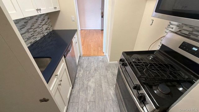 269-10 Grand Central Parkway 4U, Floral Park, NY 11005