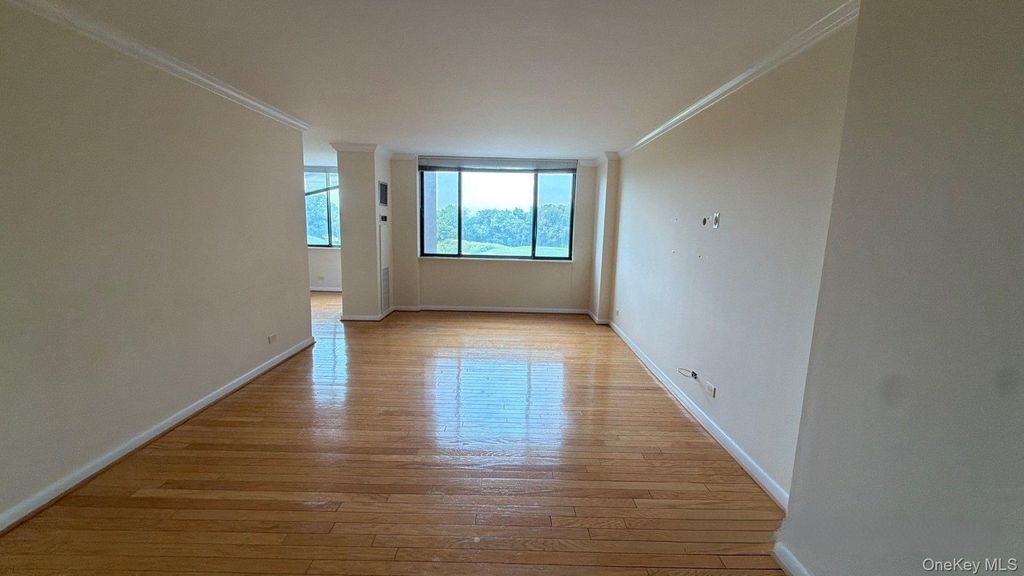 269-10 Grand Central Parkway 4U, Floral Park, NY 11005 — photo 3