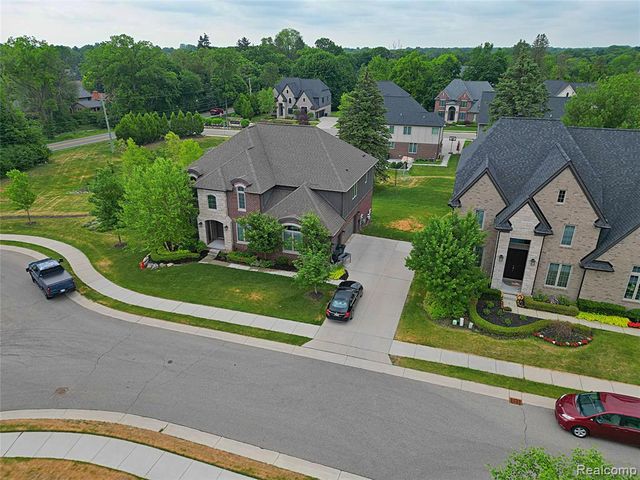 4966 Park Manor Drive, Troy, MI 48098