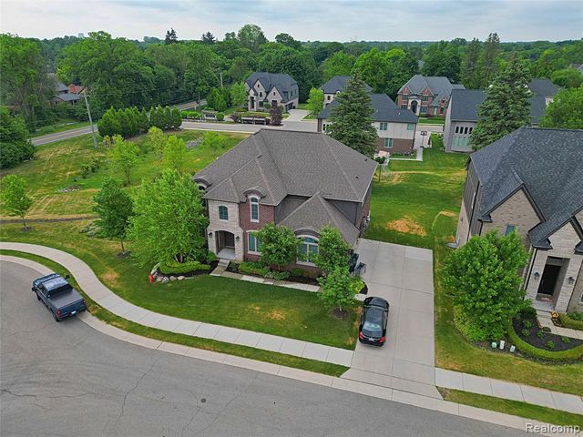 4966 Park Manor Drive, Troy, MI 48098