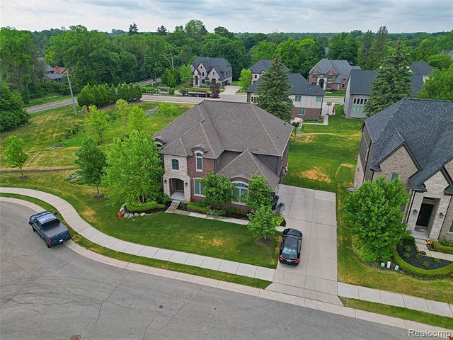 4966 Park Manor Drive, Troy, MI 48098