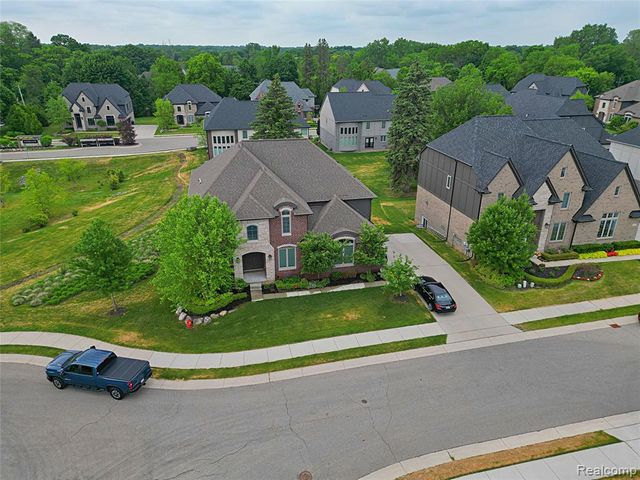 4966 Park Manor Drive, Troy, MI 48098