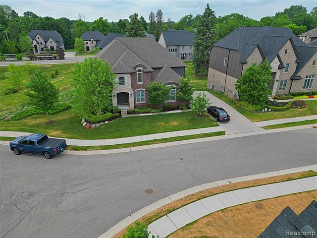 4966 Park Manor Drive, Troy, MI 48098