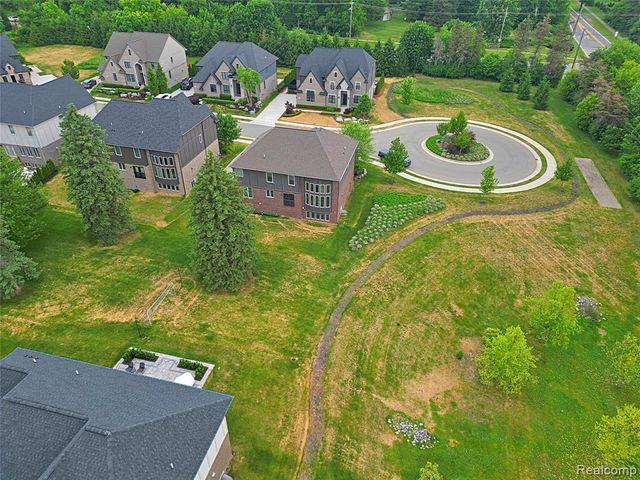 4966 Park Manor Drive, Troy, MI 48098