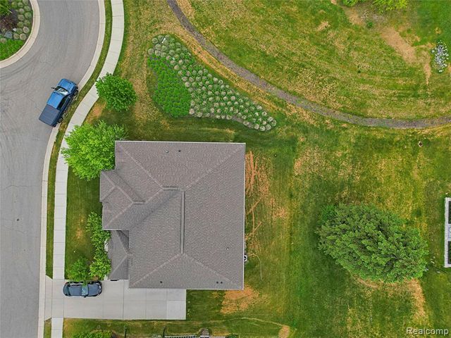 4966 Park Manor Drive, Troy, MI 48098