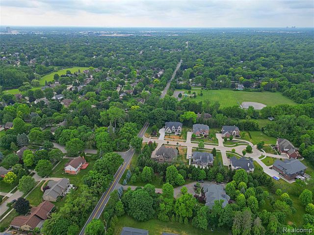 4966 Park Manor Drive, Troy, MI 48098