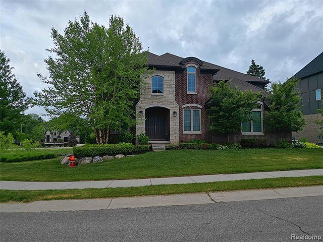 4966 Park Manor Drive, Troy, MI 48098