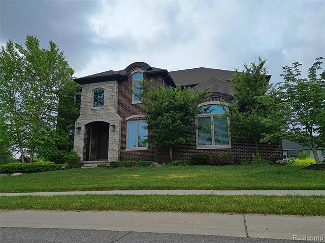 4966 Park Manor Drive, Troy, MI 48098