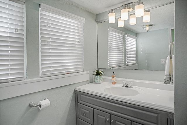930 Maple Street, Yukon, OK 73099