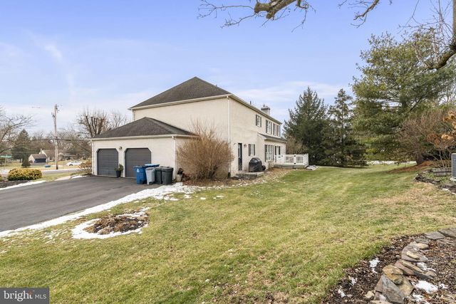 32 MARIAN CIR, Chalfont, PA 18914