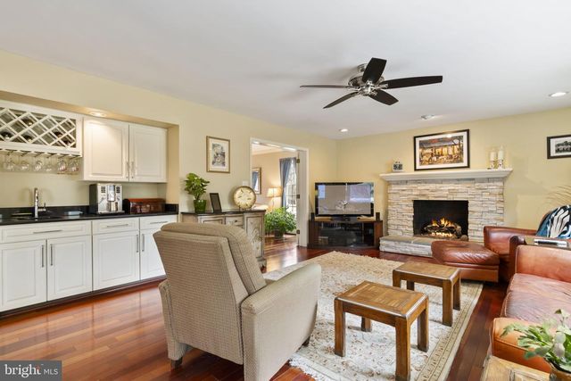 32 MARIAN CIR, Chalfont, PA 18914