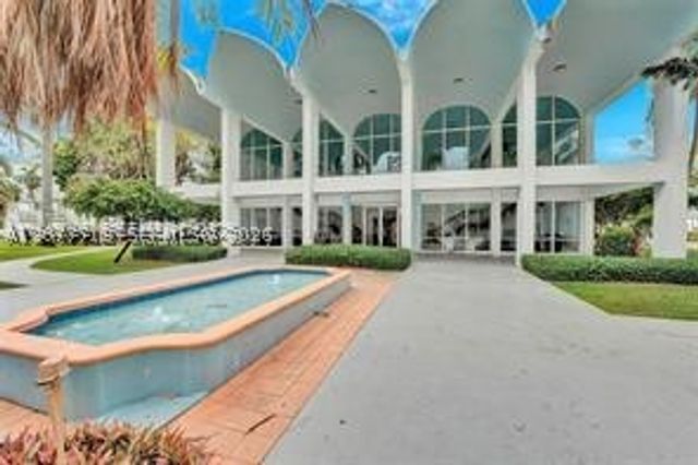 488 NW 165th St Rd B-412, Miami, FL 33169