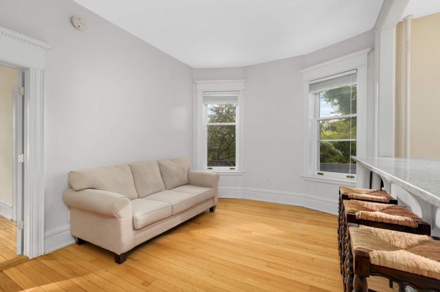 579 Summit Avenue 105, Saint Paul, MN 55102