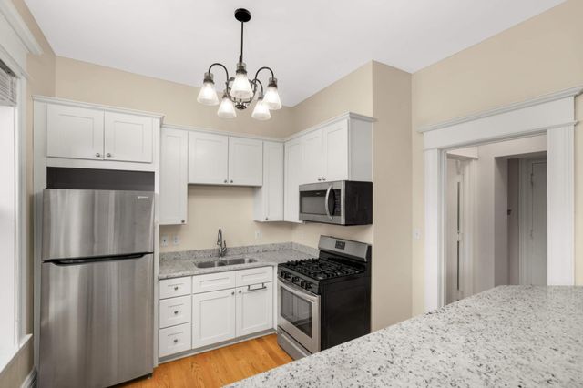 579 Summit Avenue 105, Saint Paul, MN 55102
