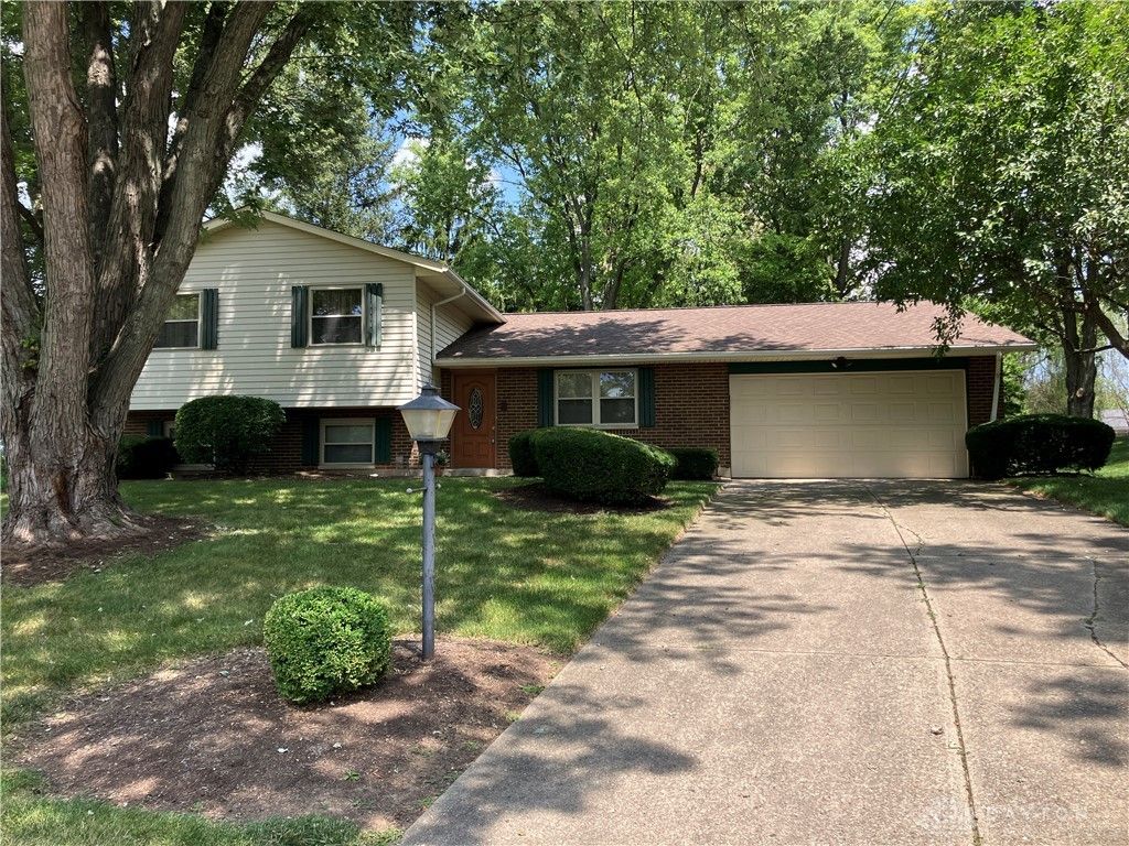 615 Bendwood Way, Beavercreek, OH 45430