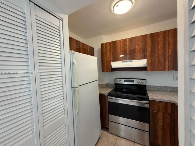 8185 NW 7th St 517, Miami, FL 33126