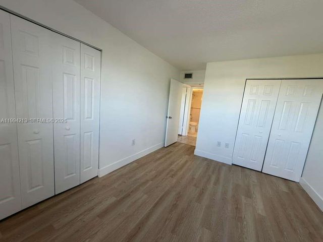 8185 NW 7th St 517, Miami, FL 33126