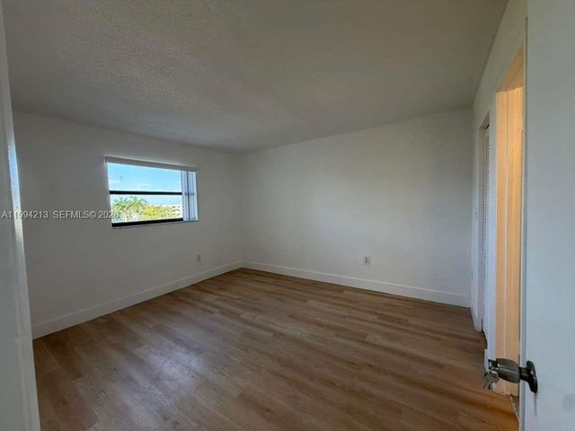 8185 NW 7th St 517, Miami, FL 33126