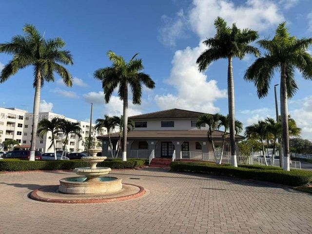 8185 NW 7th St 517, Miami, FL 33126