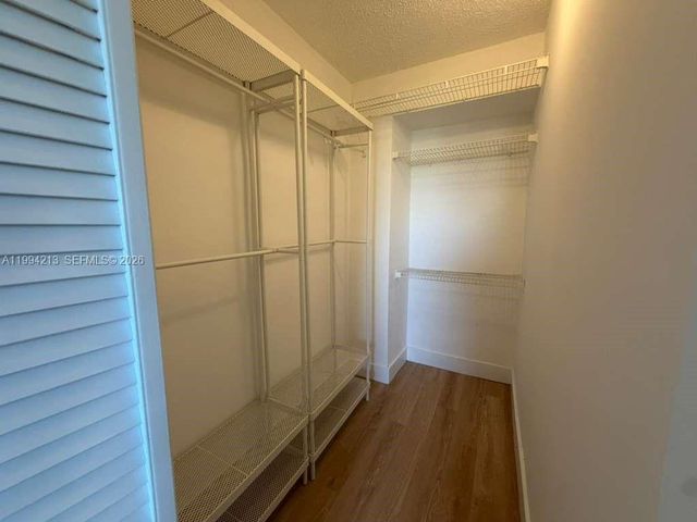 8185 NW 7th St 517, Miami, FL 33126