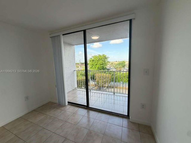 8185 NW 7th St 517, Miami, FL 33126