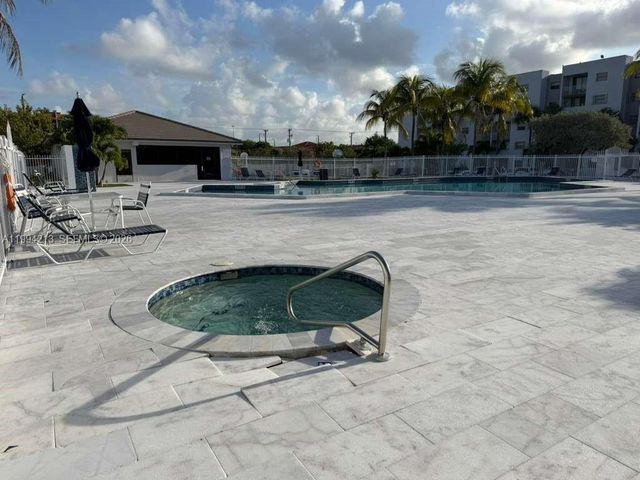 8185 NW 7th St 517, Miami, FL 33126