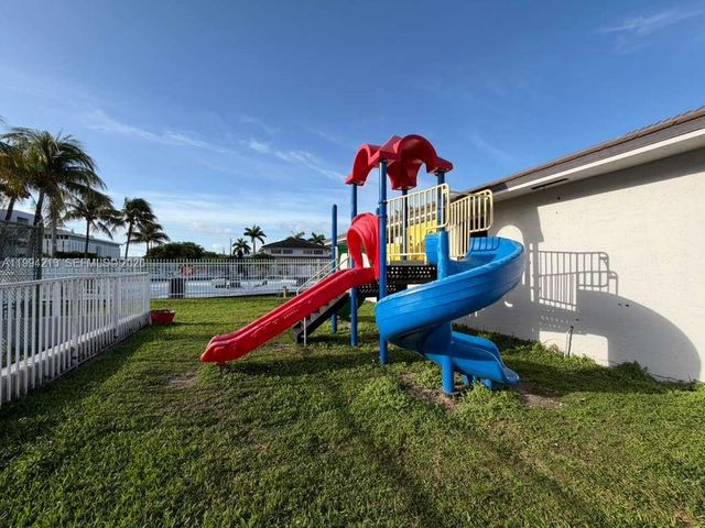 8185 NW 7th St 517, Miami, FL 33126