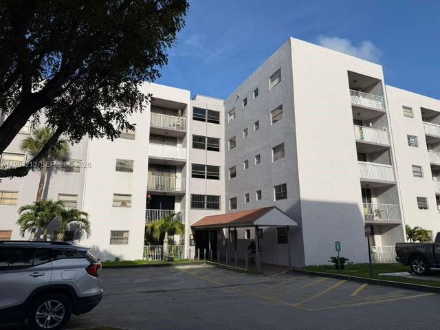 8185 NW 7th St 517, Miami, FL 33126