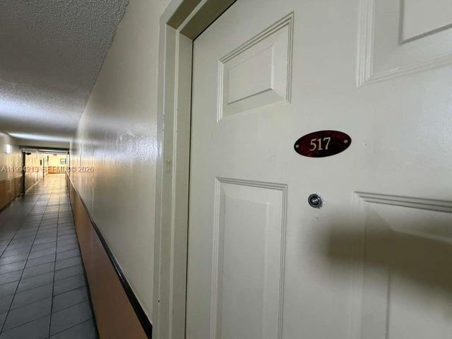 8185 NW 7th St 517, Miami, FL 33126