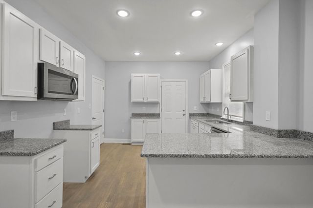 92 W Philadelphia Street Lower, Detroit City, MI 48202