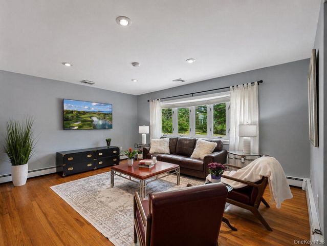 2 Highfield Avenue, Port Washington, NY 11050
