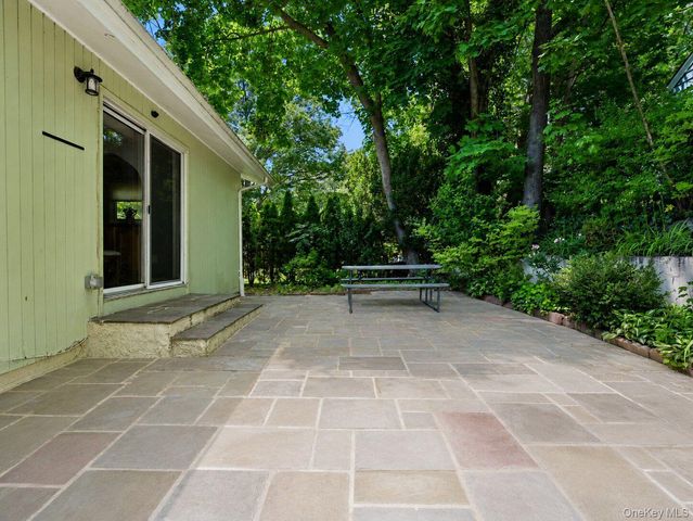 2 Highfield Avenue, Port Washington, NY 11050