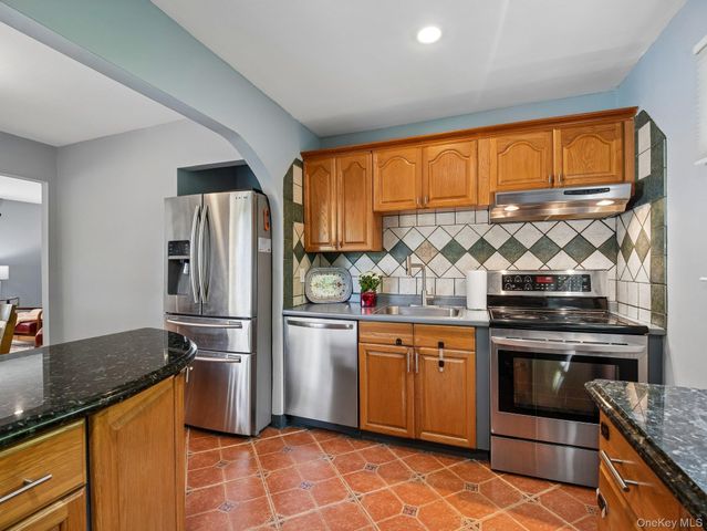 2 Highfield Avenue, Port Washington, NY 11050