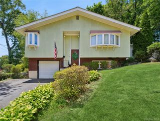 2 Highfield Avenue, Port Washington, NY 11050