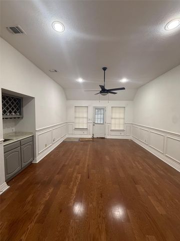 1009 Village Wood Court, Arlington, TX 76012