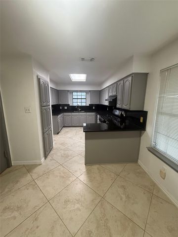 1009 Village Wood Court, Arlington, TX 76012