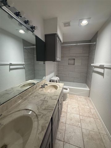 1009 Village Wood Court, Arlington, TX 76012