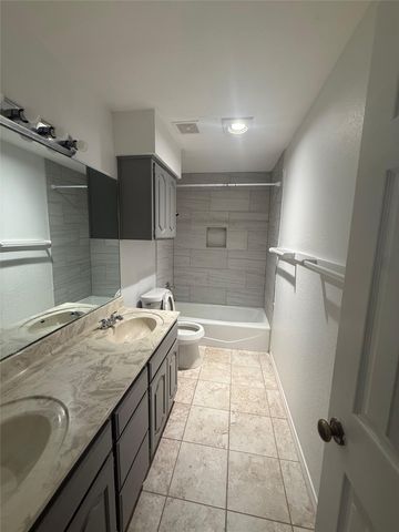 1009 Village Wood Court, Arlington, TX 76012