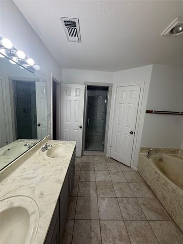 1009 Village Wood Court, Arlington, TX 76012