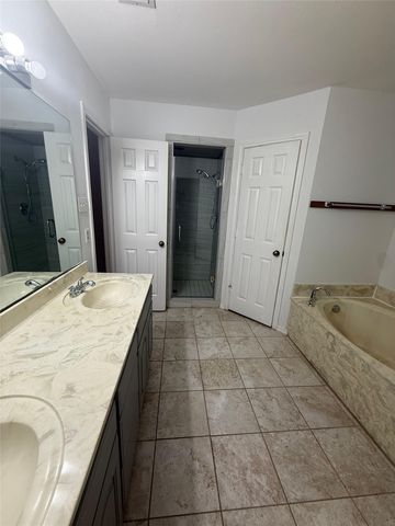 1009 Village Wood Court, Arlington, TX 76012