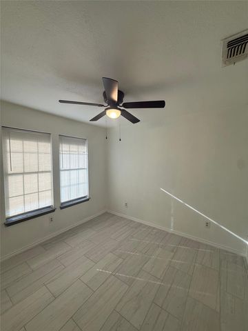 1009 Village Wood Court, Arlington, TX 76012