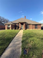 1009 Village Wood Court, Arlington, TX 76012