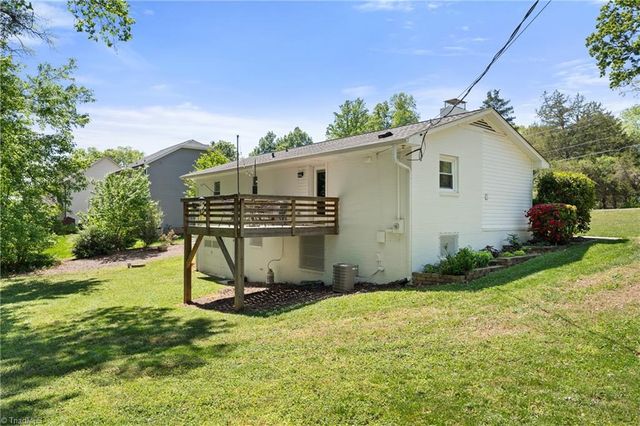 66 Robinhood Circle, Winston-salem, NC 27106